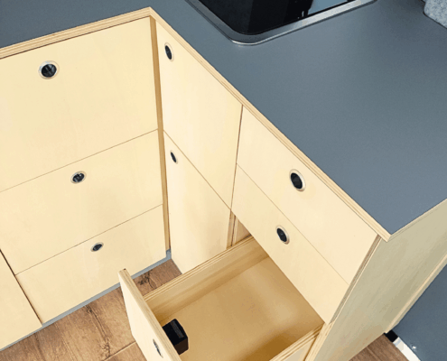 Gemeinschafts-projekt_Camperausbau_Individualisierte Schubladen Gemeinschafts-projekt_Camperausbau_Individualisierte Schubladen genau auf die Größe der unterzubringenden Gegenstände angepasst